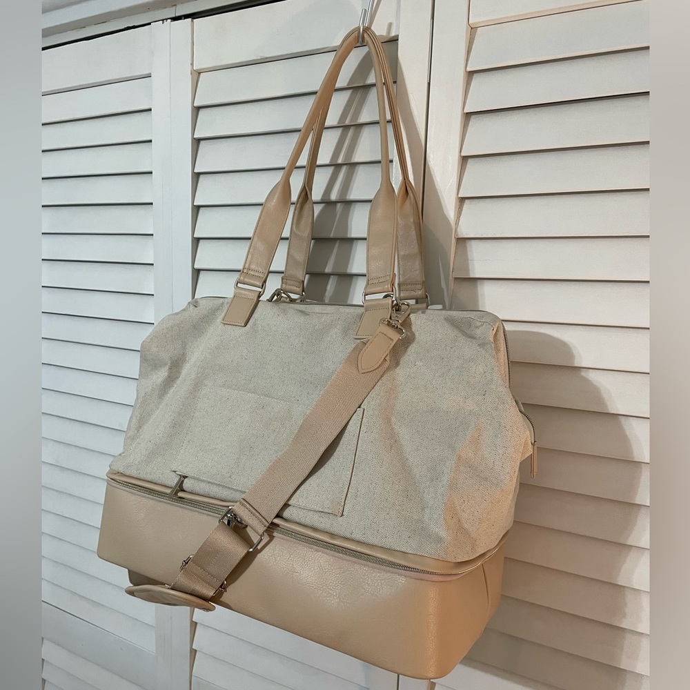 BEIS convertible weekender bag in beige/tan. Barely used; great condition!